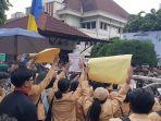 Aliansi-mahasiswa-Universitas-Bhayangkara-Jakarta-Raya-menggelar-aksi-unjuk.jpg