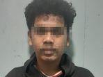 Andi-Fathan-Qaedi-saat-menyerahkan-di-ke-Satlantas-Polres-Metro-Depok.jpg