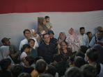 Anies-mengunjungi-warga-di-Jalan-Perumahan-Taman-Kota-Baru.jpg