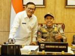 BERTEMU-GUBERNUR-DKI-Satpol-PP-viral-yang-jago-berbahasa-Inggris-Dede-Wahyudi-alias-Mr-Dede.jpg