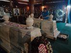 DPP-KNPI-melakukan-ziarah-kebangsaan-ke-Astana-Giribangun-makam-soeharto-2.jpg