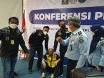 EW-WNA-yang-ditangkap-petugas-Imigrasi-menggunakan-paspor-palsu-asal-Meksiko.jpg