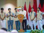 Heru-Budi-Hartono-mengukuhkan-Pelajar-Duta-Trantibum-Prabu-di-Kantor-Dinas-Pendidikan-DKI.jpg