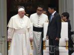 jakarta/JOKOWI-KENANG-PAUS-Joko-Widodo-bersama-pemimpin-Gereja-Katolik-Paus-Fransiskus.jpg