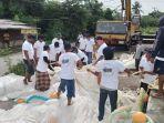 Jaring-raksasa-yang-berukuran-120-x-20-x-280-meter-untuk-menguruk-sampah-di-Sungai-Cisadane-2.jpg