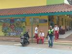 KERACUNAN-MBG-Tampak-SDN-Gedong-01-di-Pasar-Rebo-bj.jpg