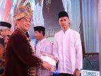 Kanwil-Kemenkumham-Sumsel-saat-menyerahkan-remisi-umum-pada-narapidana.jpg