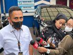 Kasat-Reskrim-Polres-Metro-Depok-AKBP-Yogen-Heroes-Baruno-saat-dijumpai-wartawan.jpg