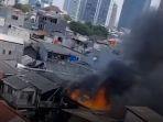Kebakaran-melanda-permukiman-padat-di-Jalan-Anggrek-2-Karet-Kuningan-Setiabudi-Jakarta-Selatan.jpg