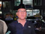 Ketua-DPD-PAN-Kota-Depok-Igun-Sumarno-saat-dijumpai-wartawan-di-rumah-duka.jpg