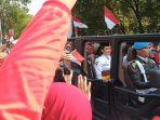 Kirab-duplikat-bendera-pusaka-merah-putih-dan-salinan-teks-proklamasi-saat-tiba-di-Halim.jpg