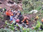 Korban-longsor-di-Jalan-Raya-Cipanas-Puncak-Cugenang-Kabupaten-Cianjur-Jumat-25112022.jpg