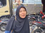 Lala-pembeli-oleh-oleh-haji-di-Tanah-Abang-Jakarta-Pusat.jpg