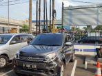 Mobil-berpelat-RFH-strobo-diamankan-usai-menabrak-mobil-PJR-dan-mobil-dinas-TNI.jpg