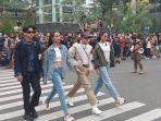 Model-Valerie-dan-Veronika-dan-dua-remaja-SCBD-catwalk-Citayam-Fashion-Show-di-Dukuh-Atas.jpg