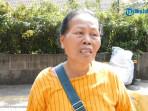 Pedagang-bernama-Trismi-saat-diwawancarai-soal-pembongkaran-Pasar-Barito.jpg