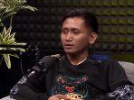 Pegi-Setiawan-hanya-tersenyum-setelah-49-hari-ditahan-di-Polda-Jabar.jpg