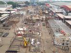 Pekerja-sedang-membangun-panggung-untuk-Jakarta-Fair-2023.jpg