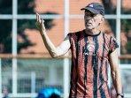 Pelatih-Fernando-Valente-dipecat-arema.jpg