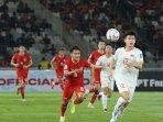 Pemain-Timnas-Indonesia-Witan-Sulaeman-kejar-pemain-vietnam.jpg