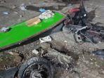 Penampakan-motor-yang-terbelah-dalam-kecelakaan-maut-SMK-Lingga-Kencana.jpg