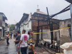 Penampakan-musala-tak-terbakar-saat-api-berkobar-di-Jalan-Swadaya-V-Cempaka-Baru-Kemayoran.jpg
