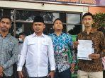 Penggugat-platform-TikTokMulkan-Let-Let-bersama-tim-kuasa-hukum.jpg