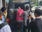 Penyidik-Ditjen-Pajak-Jakarta-Utara-menyerahkan-tersangka-penggelapan-pajak.jpg