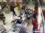 Perampokan-minimarket-bersenjata-api-di-Alfamart-Cibitung-Bekasi.jpg