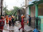 Petugas-SAR-korban-tewas-tower-provider-ambruk-Bekasi.jpg