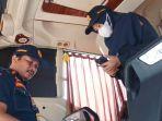 Petugas-penguji-ramp-check-terhadap-bus-AKAP-di-Terminal-Kampung-Rambutan.jpg