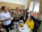 Polisi-saat-menggerebek-sebuah-rumah-mewah-di-Cengkareng.jpg