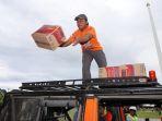 Proses-distribusi-bantuan-logistik-menggunakan-mobil-off-road-ke-Desa-Kadundung.jpg