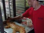 Proses-pembuatan-roti-buaya-di-Jimboys-Bakery-Cipayung-Jakar.jpg