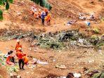 Proses-pencarian-korban-longsor-di-Jalan-Cipanas-Puncak-Cugenang-Cianjur.jpg