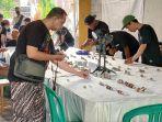 Ratusan-pencinta-batu-dari-berbagai-komunitas-berkumpul-dandi-Pasar-Rawa-Bening-2.jpg