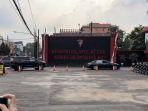 Rombongan-mobil-Komnas-HAM-memasuki-pintu-utama-Mako-Brimob-Polri.jpg