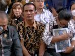 Ruang-sidang-langsung-ramai-dengan-teriakan-para-fans-Bharada-E-yang-merasa-puas.jpg