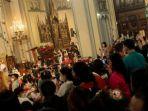 Suasana-keceriaan-anak-anak-saat-Misa-Natal-2022-di-Gereja-Katedral-Jakarta.jpg