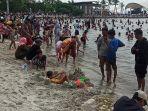 Suasana-keramaian-pengunjung-di-pantai-Ancol-Pademangan.jpg