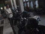 TKP-pencurian-tiga-unit-sepeda-motor-di-kosan-Jalan-Sersan-Idris-Bekasi.jpg