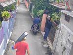 Tangkapan-layar-rekaman-CCTV-di-Jalan-Jelita-Kramat-Jati-Minggu-5112023.jpg