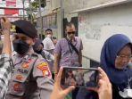 Terdakwa-anak-berinisial-AG-15-tiba-di-Pengadilan-Negeri-PN-Jakarta-Selatan-Senin-1042023.jpg