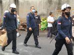 Tim-Puslabfor-Polri-paper-bag-TKP-kebakaran-di-Jalan-Simprug-Golf-2-a.jpg