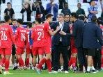 Vietnam-Philippe-Troussier-menyalami-pemainnya.jpg