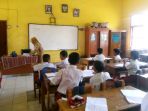 aksi-mogok-kerja-guru-honorer_20181015_161125.jpg