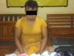 am-dengan-pakaian-ala-wanita.jpg