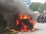 angkot-dibakar-di-tangerang.jpg