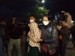 artis-ftv-berinisial-ta-saat-diamankan-polisi-dan-dibawa-ke-mapolda-jabar-1.jpg