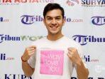 artis-rizky-nazar-saat-berfoto-seusai-berkunjung-ke-redaksi-tribunnewscom.jpg